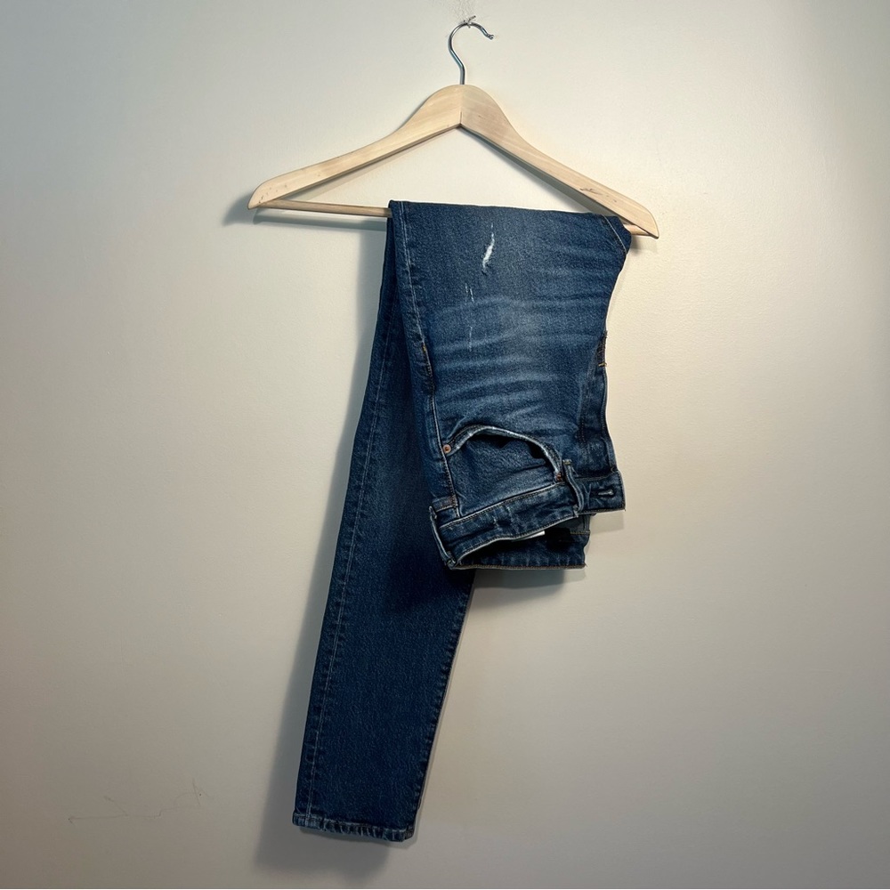 H&M Skinny Jeans in Dark Wash Denim. Button Fly. Size 32.
